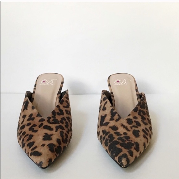 Leopard Print V Front Kitten Heels - Picture 3 of 6